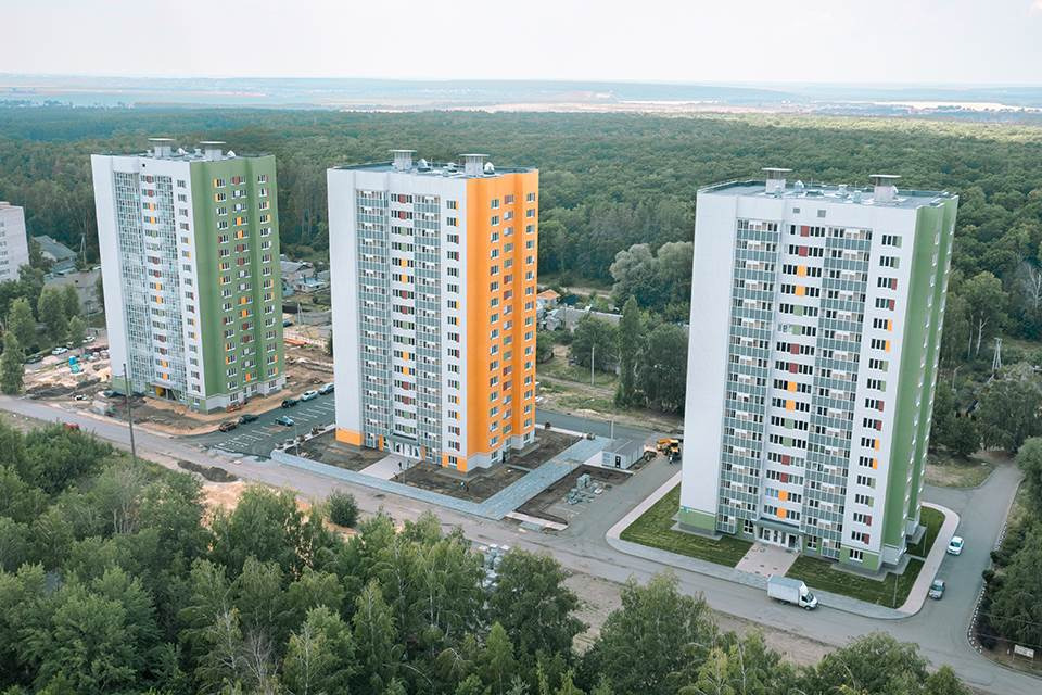
Продаётся квартира, в жилом комплексе Задонье».
Квартира со 100% отделкой: металлическая и межкомнатные двери, сантехника, обои, ламинат, счётчики, плитка в санузле.
Жилой комплекс расположен в уникальном живописном месте рядом с хвойным лесом. Хорошая транспортная доступность, поблизости находится